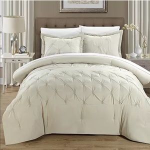 BNIB Veronica 3 Pc Duvet Cover Set QUEEN